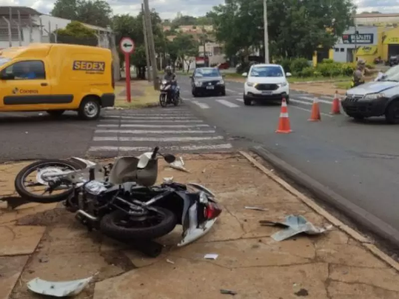 Fala Matao - Professora sofre grave acidente de moto em Araraquara