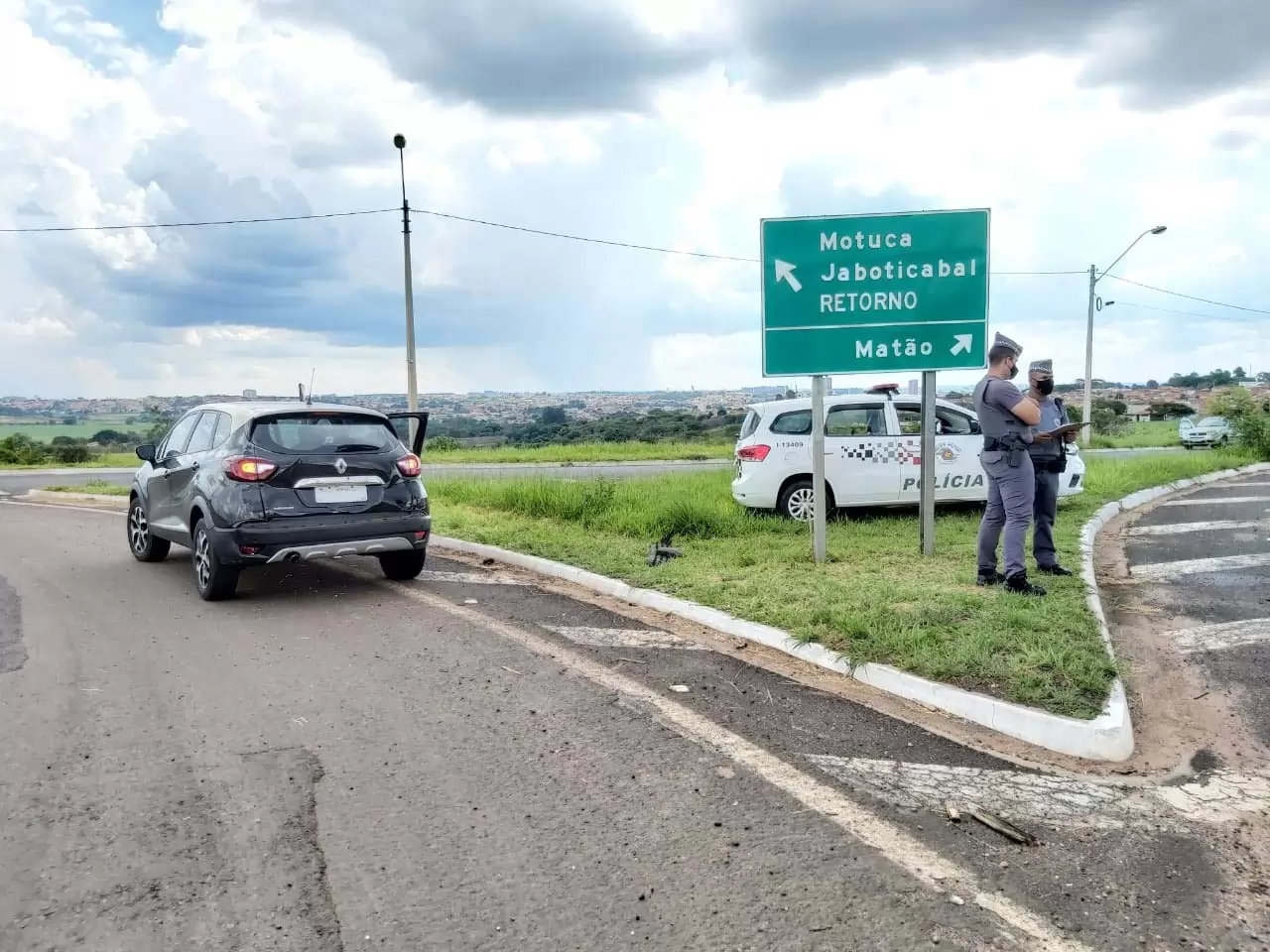 Fala Matão - VÍDEO - Vítima de furto acompanha veículo com três criminosos e recupera objetos furtados