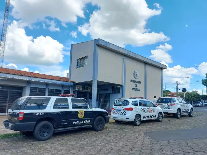 Fala Matao - Polícia Militar recupera carro furtado em Itápolis durante patrulhamento no Portal Terra da Saudade