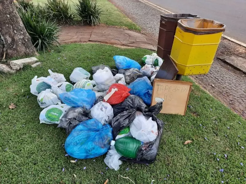 Fala Matao - Toneladas de lixo deixam de ser recolhidos em Araraquara após mudanças na coleta