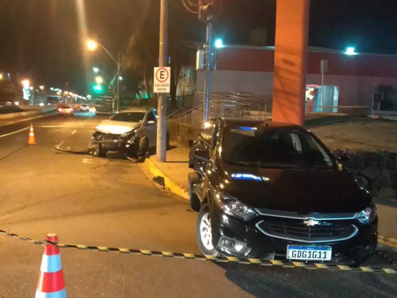 Fala Matão - VÍDEO - Motorista embriagado é preso após provocar acidente no Centro