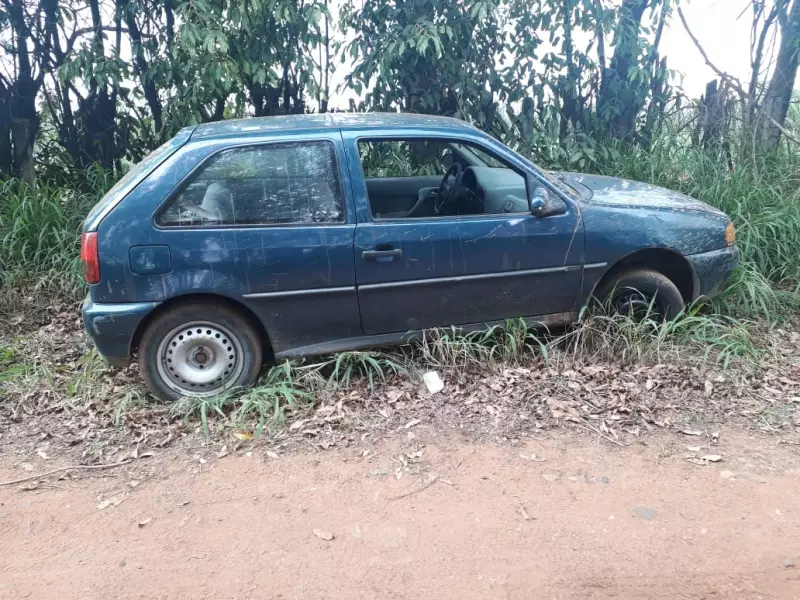 Fala Matao - Veículo produto de furto em Araraquara é localizado em estrada de acesso à Rodovia do Trabalhador em Matão