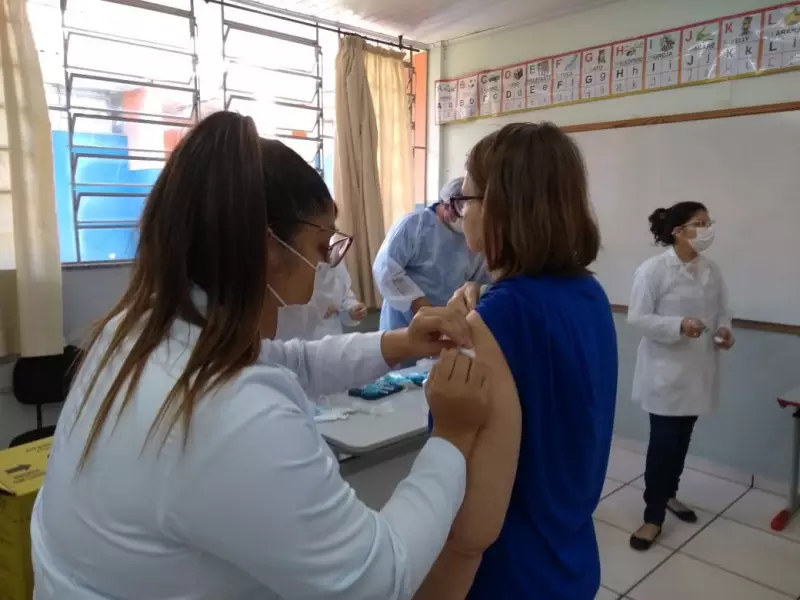 Fala Matao - Profissionais da Educação de Matão receberão segunda dose da vacina a partir do dia 10