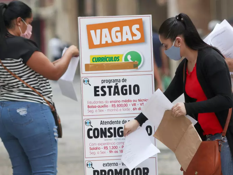 Fala Matao - Desemprego cai para 9,3% no segundo trimestre, menor taxa desde 2015, diz IBGE