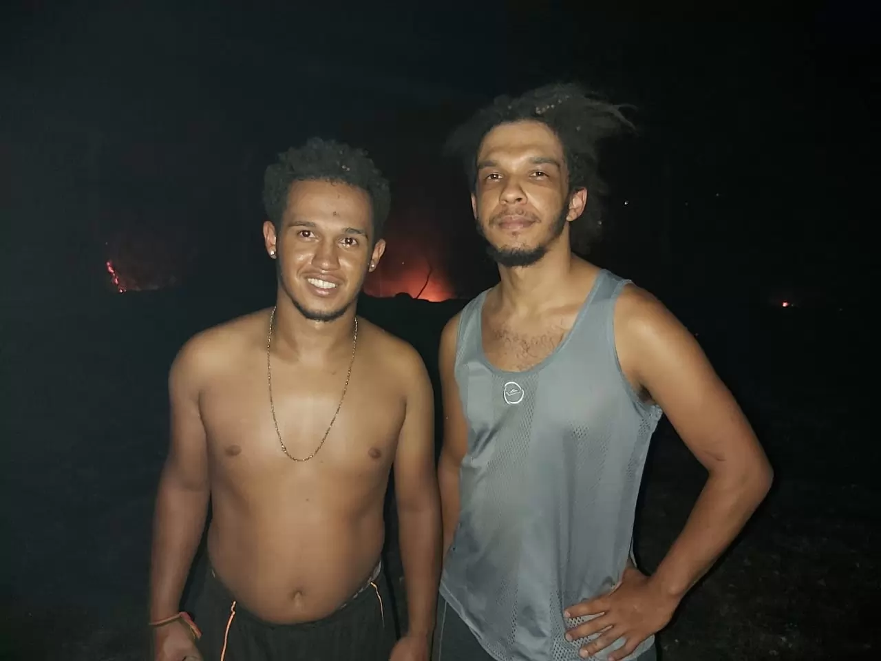 Fala Matao - VÍDEOS - Irmãos dão exemplo de cidadania ajudando no combate a incêndio em área de preservação em Matão
