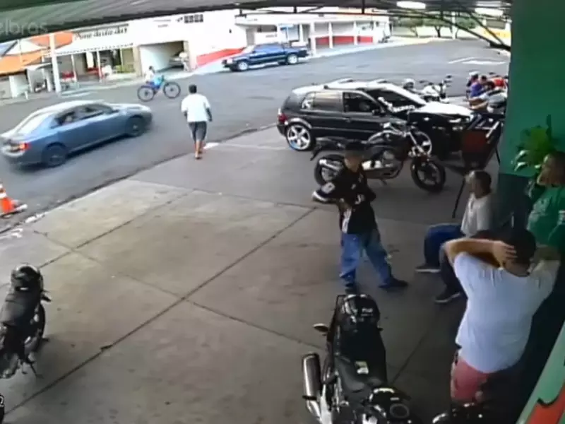 Fala Matao - VÍDEO - Acidente entre carro e bicicleta deixa uma vítima no bairro São José