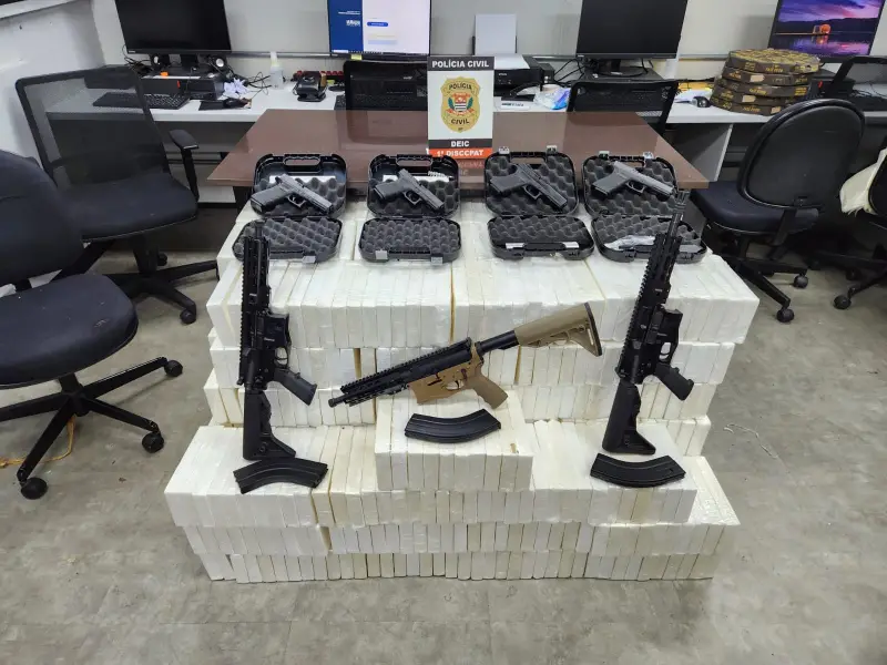 Fala Matao - 800 tijolos de cocaína e arsenal de armas apreendidos em caminhão frigorífico em Matão
