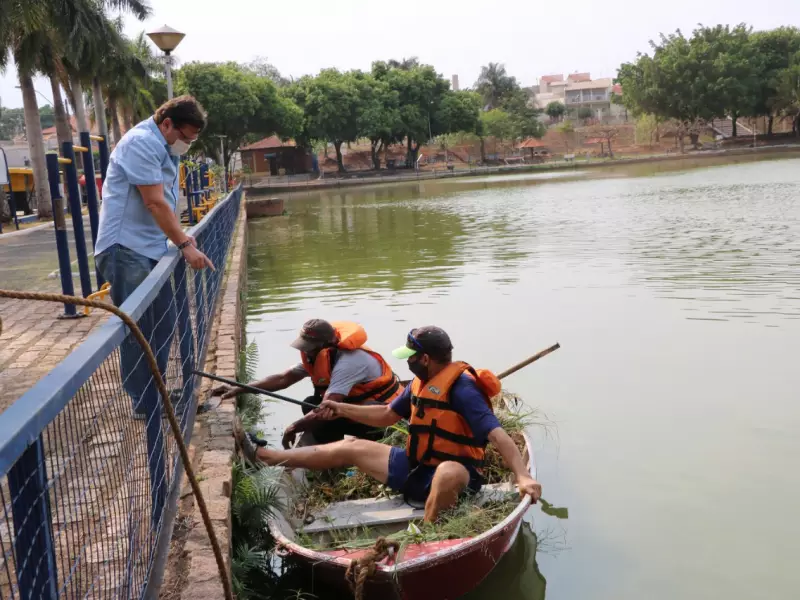 Fala Matao - Secretaria de Esportes faz limpeza no lago do Parque Ecológico