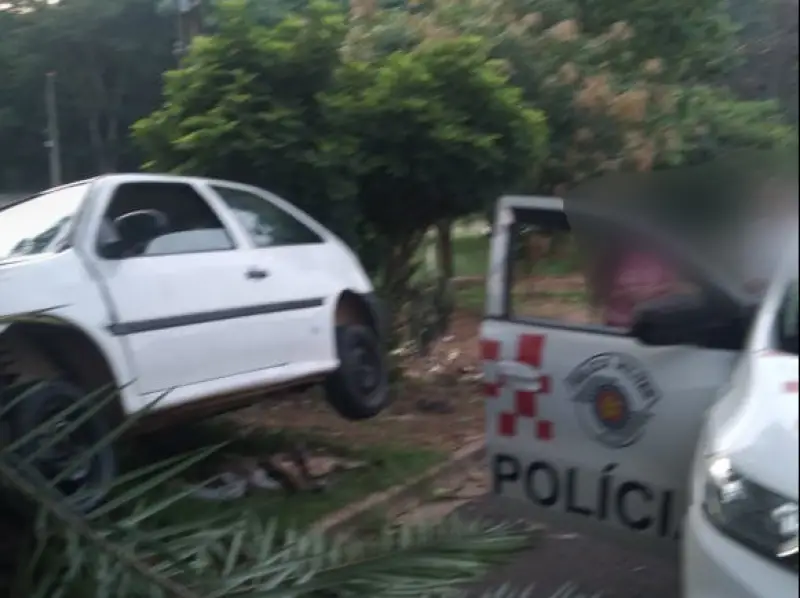 Fala Matao - ''Perseguição'' policial recupera veículo furtado após colisão em Matão
