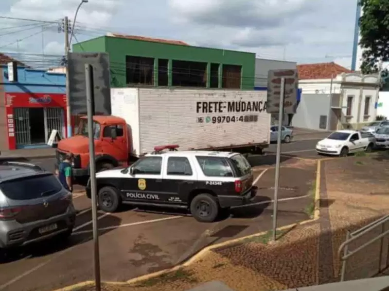 Fala Matao - Caminhão furtado em Matão é localizado em Jaboticabal
