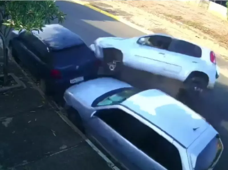 Fala Matão - VÍDEO - Motorista perde controle de direção e colide contra outros dois veículos estacionados