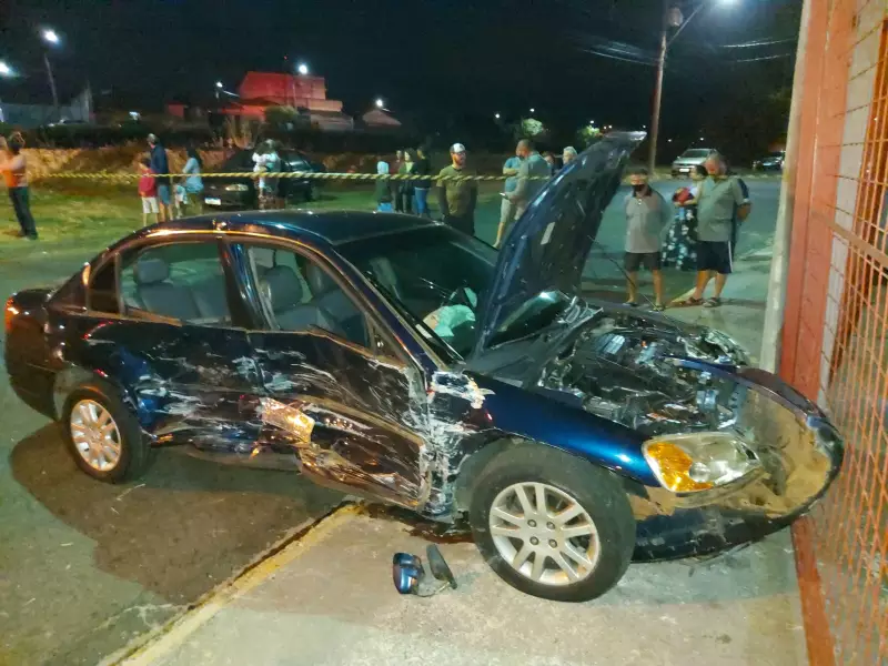 Fala Matao - VÍDEO - Acidente na Avenida São Paulo em Matão envolve três veículos e quatro vítimas