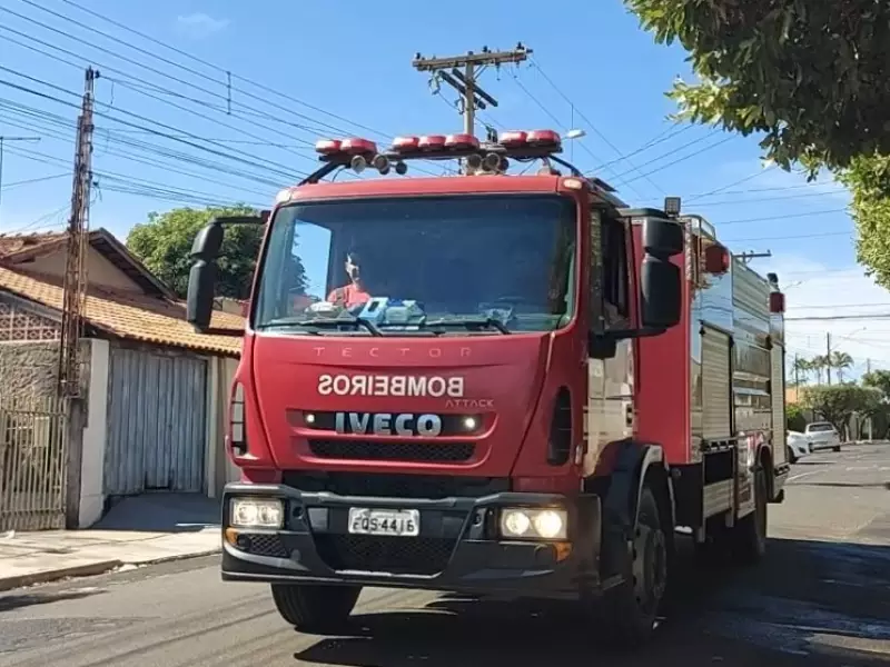 Fala Matao - Incêndio em residência com vítima na Vila Cardim em Matão
