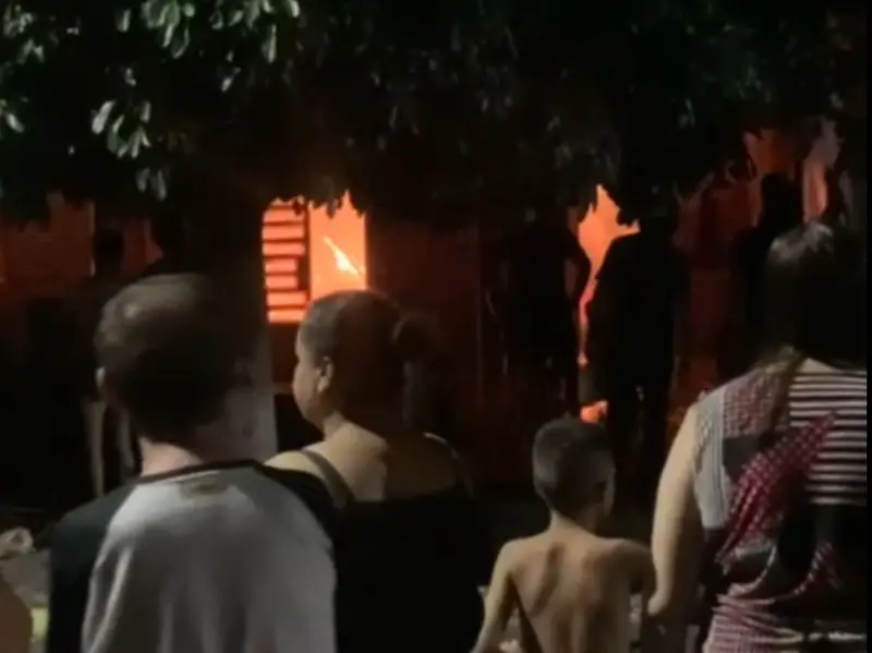 Fala Matao - Incêndio destrói casa na Vila Pereira