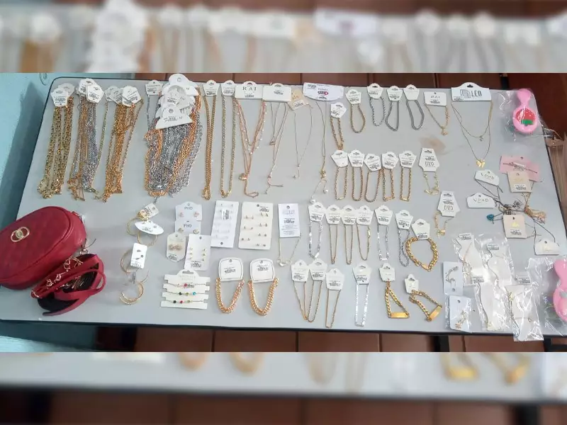 Fala Matao - Mulher é presa após furtar 91 peças de bijuterias em loja no Centro de Matão
