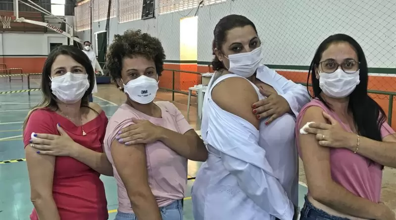 Fala Matão - Enfermeiras são as primeiras vacinadas em Taquaritinga 