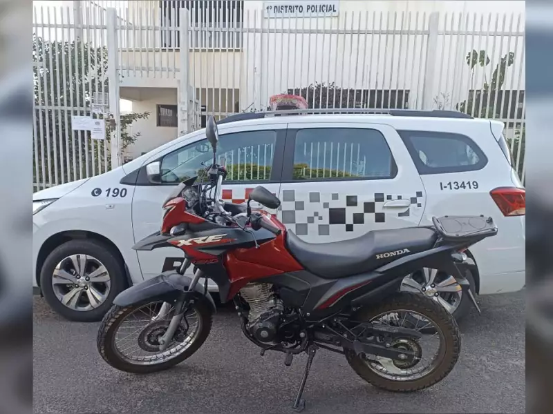 Fala Matao - Moto XRE roubada na noite de quarta-feira (25) em Matão foi recuperada pela PM