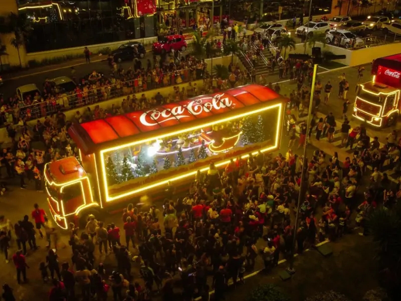 Fala Matao - Caravana iluminada da Coca-Cola passa por Matão nesta terça-feira (12)