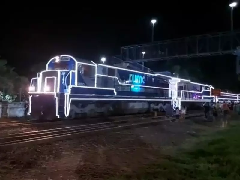 Fala Matão - Trem iluminado da Rumo passou por Matão