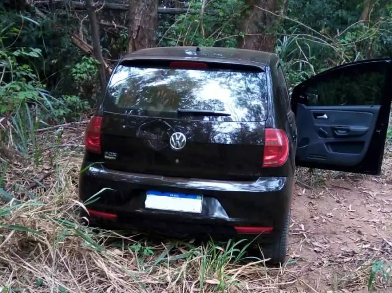 Fala Matao - PM recupera veículo roubado, após dupla invadir uma residência e render uma família na Vila Cardim
