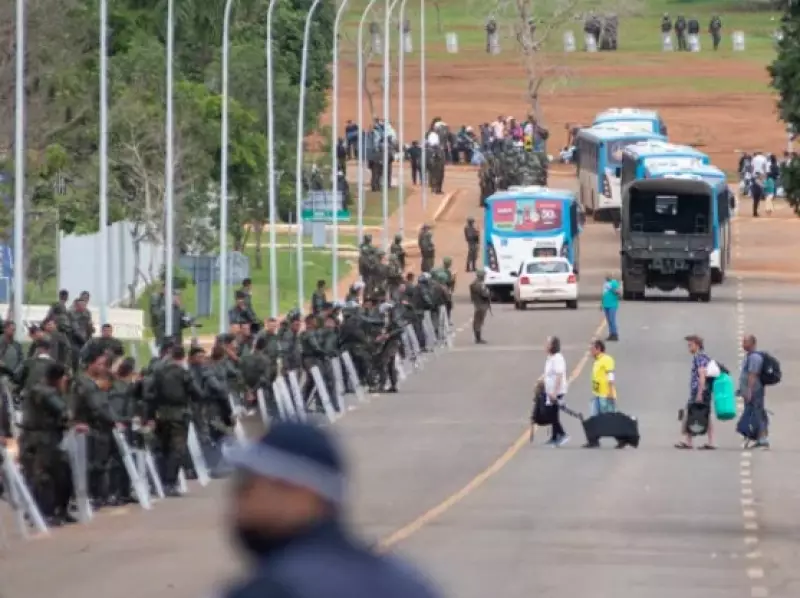 Fala Matao - Vídeos: PM e Exército desocupam acampamento bolsonarista no QG em Brasília; 1,2 mil são detidos