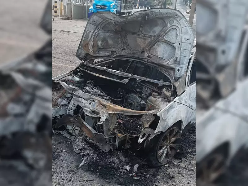 Fala Matao - Incêndio destrói veículo após pane elétrica em Matão
